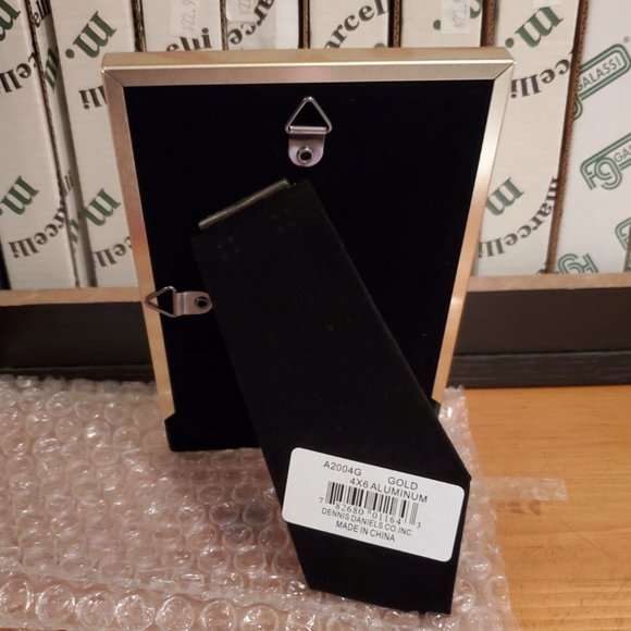 Dennis Daniels  Goldtone Aluminum 4"x6" Photo Frame #A2004G  New in Box - Picture 3 of 3